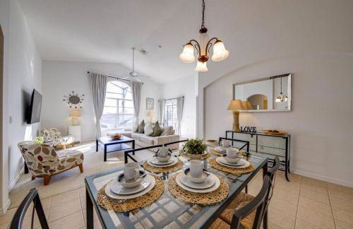 630- 3 Bedroom South facing Home with Pool Drenched in Florida Sunshine Perfect for Families - Foto 23