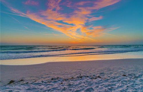 Luxury Home & Mins to Beach and Walk to Downtown - Foto 34