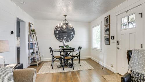 Cozy Farmhouse-Style Cottage by Mighty 5 Ntl Parks - Foto 5