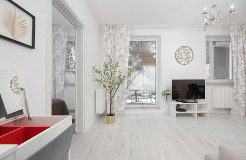 Jasny Apartament z Tarasem i Parkingiem by Noclegi Renters - Foto 8