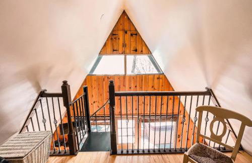 Whispering Waters, Hocking Hills, Hot Tub, Pond - Photo 12