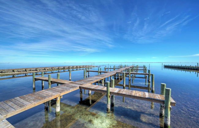 Bay Haven w/ Shared Boat Dock & Waterfront Pool Big Trout by Avantstay - Foto 30