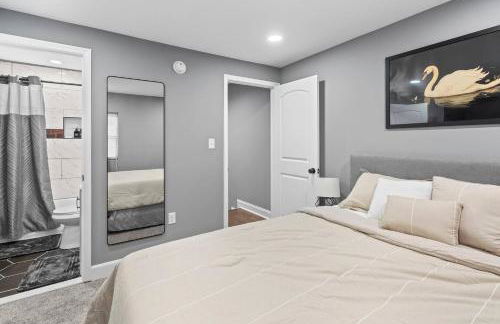 Charming Home Parking, Sleeps 10, WFH Space - Foto 3