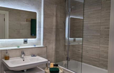 Brand new large flat by the sea with free parking - Foto 7