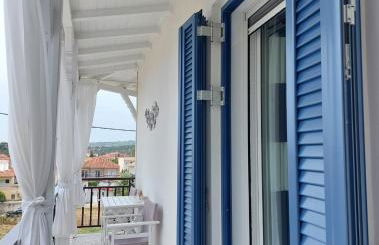 Blue Window - Photo 5