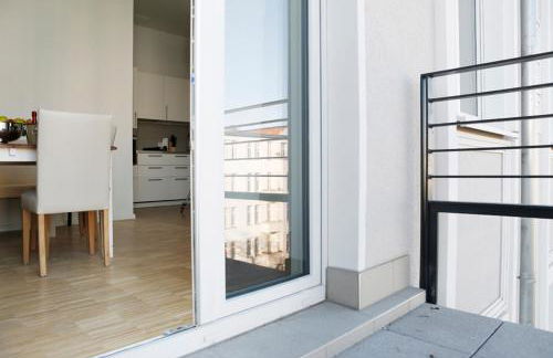 SC 03 by ROCKCHAIR Apartments l SUPERHOST Status l 2 Bedrooms Boxspringbeds Balcony Elevator - Cozy Family & Business Flair welcomes you! - Foto 6