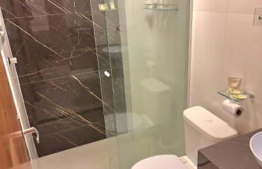 Privacidade para sua família e grupos em um só lugar-2 quartos- melhor custo-benefício, garagem, sala com cozinha integrada, aconchegante, ambiente moderno e funcional, wi-fi veloz gratuito, próximo ao Parque das Águas-Calçadão e tudo que a cidade oferece - Foto 23