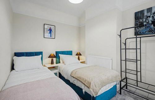 Countess House, Northampton - Stylish Modern 2-Bedroom House with Garden - Free Parking - Foto 38