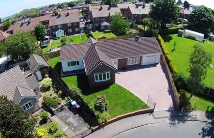 Spacious modern three Bedroom Bungalow ample parking - Foto 1