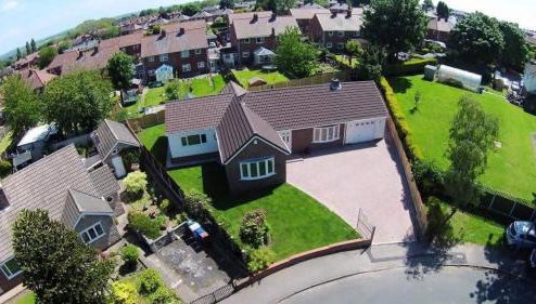 Spacious modern three Bedroom Bungalow ample parking - Foto 1