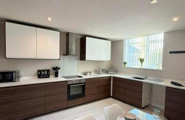 Contractor Accommodation Sleeps 7 - 4 Bathrooms - Parking For 3 Vans - Worksop - Foto 12