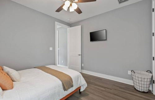 Gated Parking + Fire Pit | Near Zoo + Rhodes - Foto 12