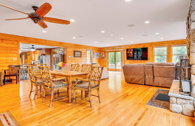 Spacious Belmont Home w/ Seasonal Pool & Grill - Foto 63