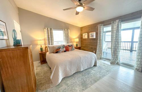 Lakefront 5 Bedroom Vacation Home - Sleeps 12! - Foto 17