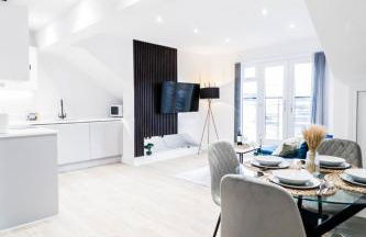 The Kingsmead Loft - Stylish 1BR Top Floor Apt with King or Twin Beds & Free Secure Underground Parking, Central High Wycombe HP13, Sleeps 3 - Foto 50