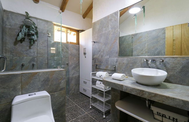 w Fabulous 3BR House in Villa Sagrado - Photo 27