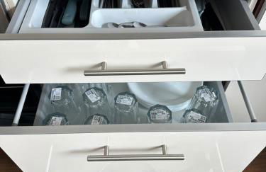 MODERN, VOLLAUSGESTATTET, GROßER PARKPLATZ, 6 ZIMMER - Foto 8