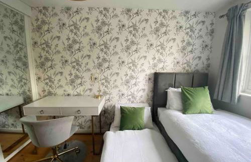 2 Bed House in Hampton - Free parking - Foto 17