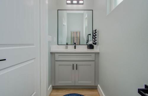 3bd-Rooftop Movie Theater-BBQ-Retro Music Theme-Downtown 8mins - Photo 35