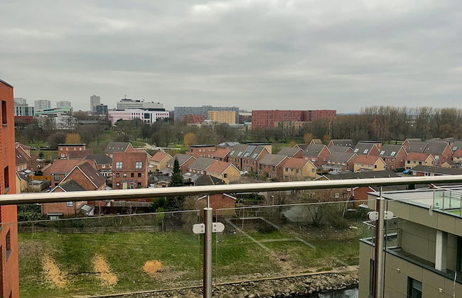 Stunning 2-bed Apartment in Salford - Foto 1