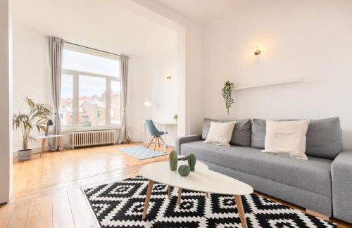 La Madeleine-Beautiful bright two bedroom apart - Foto 1