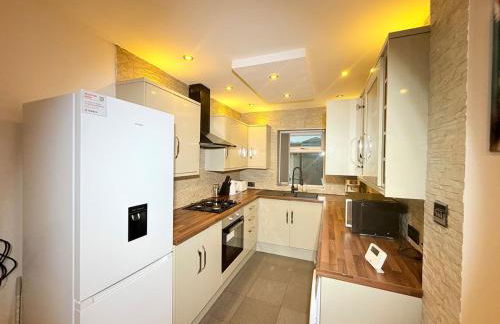 Comfortable 4BR House Ideal for Families & Workers - Foto 44