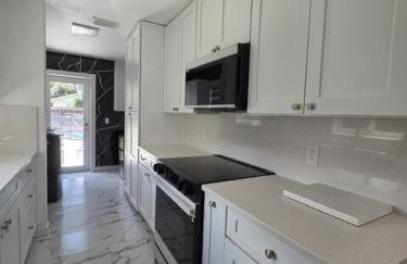 Bright, Modern Home Close to Great Beaches! - Foto 15