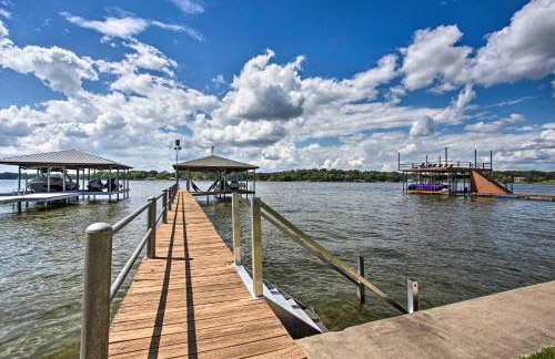 Remodeled Cedar Creek Lake Retreat with Fire Pit! - Foto 32