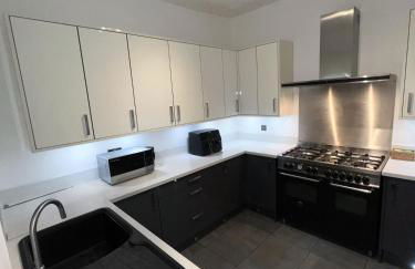 Modern Spacious 4 Bedroom Home in Greater Ldn With Garden & Parking - Photo 9