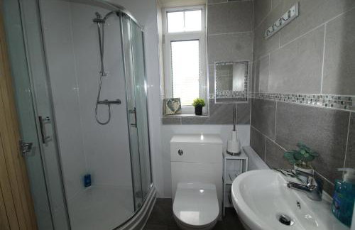 High Street House Thurnscoe by Smart Corporate Stays - Photo 40