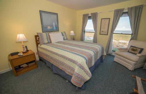 Harbor Island Beachside House - Photo 14