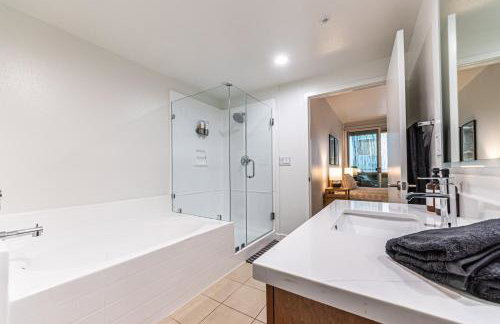 Stylish 2BDR & 2BTH - 15 mins walk to the beach! - Foto 31