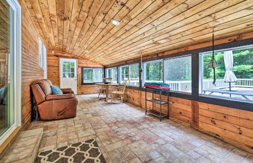 Pocono Home with Hot Tub, Fireplace and Game Room! - Foto 30