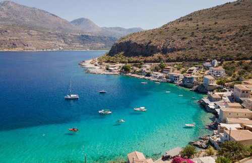 Yerma Suites Limeni - Photo 56