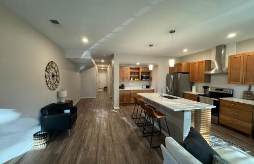 Unwind in Style at Fargo's Hidden Gem! #102 - Foto 1