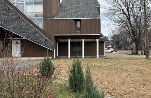 Stylish Remodeled 23 Large beds Near Elvis Presley - Foto 19