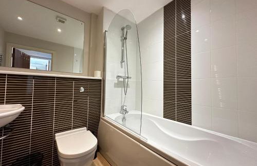 Seaside APT with Harbour View - Foto 9