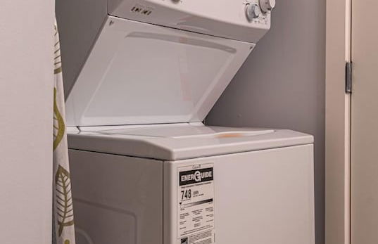 One Bedroom Suite with BBQ & huge Patio - Foto 20