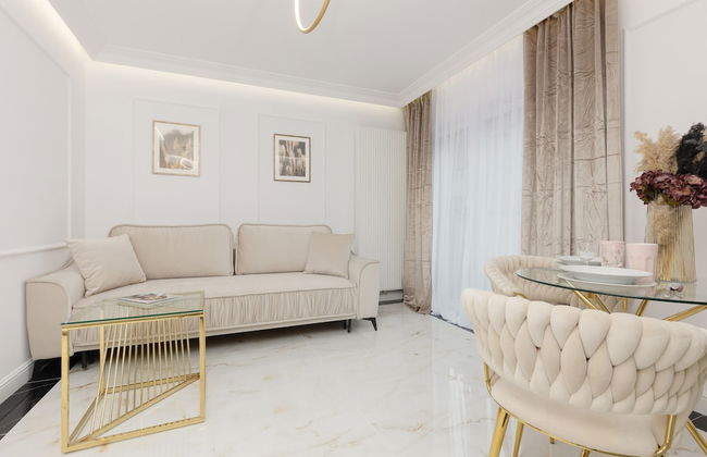 Glamour Studio by Renters Prestige - Photo 1