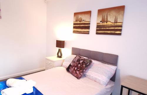 Chimes-Company & Family Stay, 2 Bedroom House with On Street free parking - Foto 7