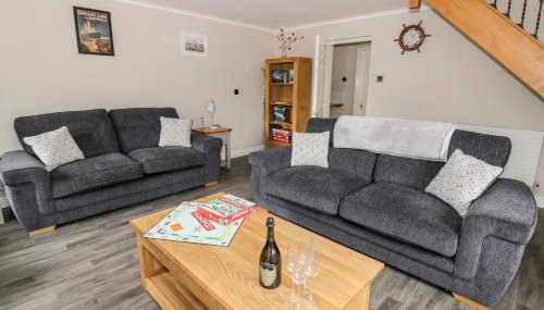 Byefield Lodge - Photo 5