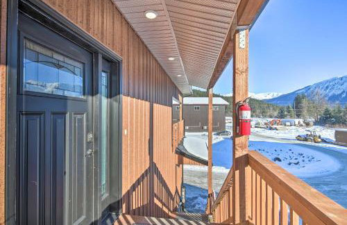 Mendenhall Valley Escape with Furnished Deck! - Foto 33