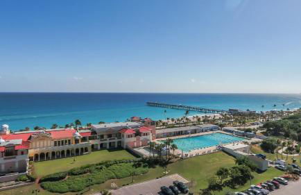 M Lake Worth Beach - Modern Villas Near West Palm Beach, Chic Retro Vibes, King Bed, Cozy Backyard, BBQ, Workspace, High-Speed Internet, Free Parking, 5 Minutes to Downtown & Beach - Foto 12