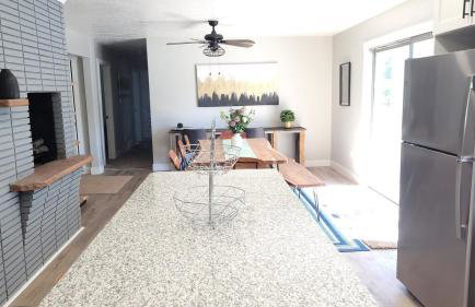 Updated 4-bedroom home centrally located - Foto 3