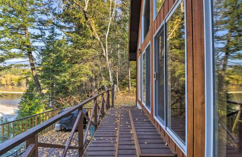 Riverfront Hungry Horse House with Large Deck! - Foto 37