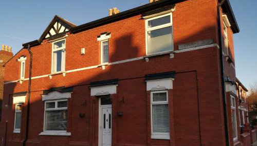 Corner House, Sleeps 8 in 4 Bedrooms, near train station, Great Value! - Foto 3