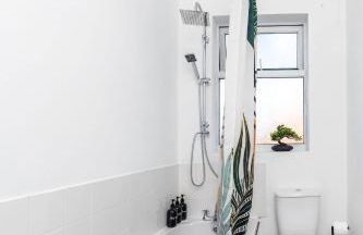 Contractor Friendly 4 Bedroom House in Hemsworth with 6 Beds and Garden - Foto 4