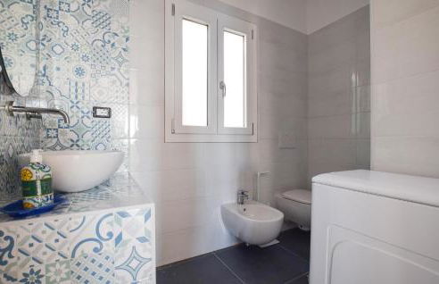 3 Bedroom Lovely Home In Gizzeria Lido - Photo 25