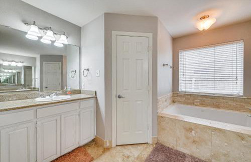 6 Mi to Dtwn! Family Home with Pool in Carrollton - Foto 16