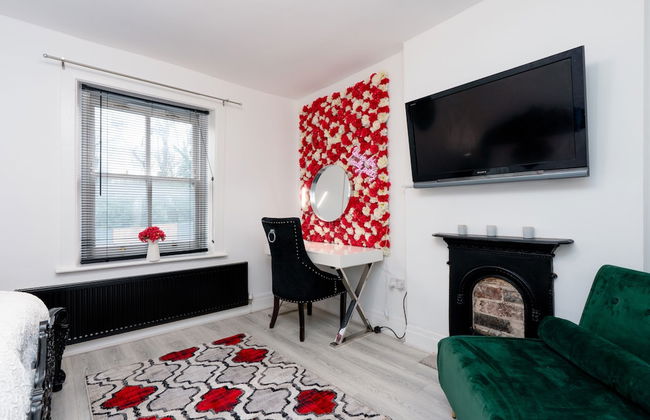 Cosy Cottage - Sleeps 6, Parking & Pet Friendly! - Foto 3